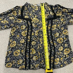 Veronica Beard silk tarry lace insert floral blouse.